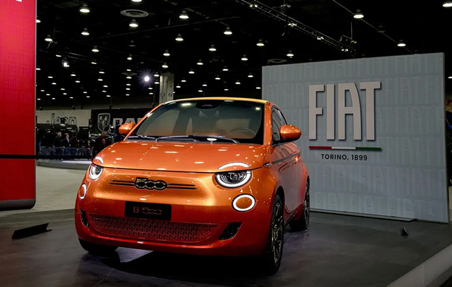 A Fiat 500e on a show floor