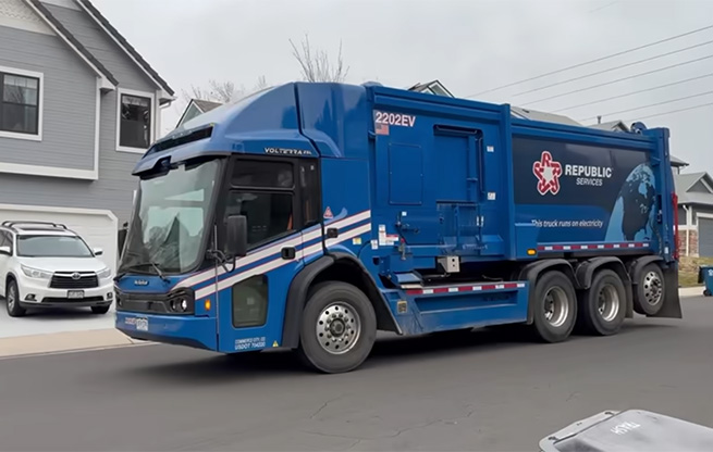 Electric trash truck
