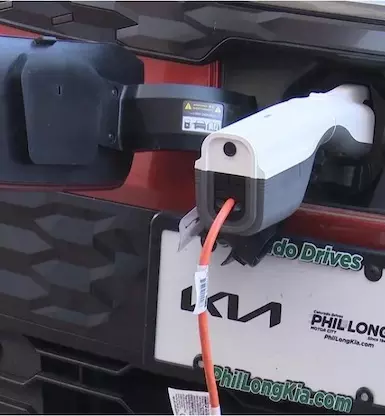 KRDO – Colorado Springs car dealership connects EVs to keep the power on following fire